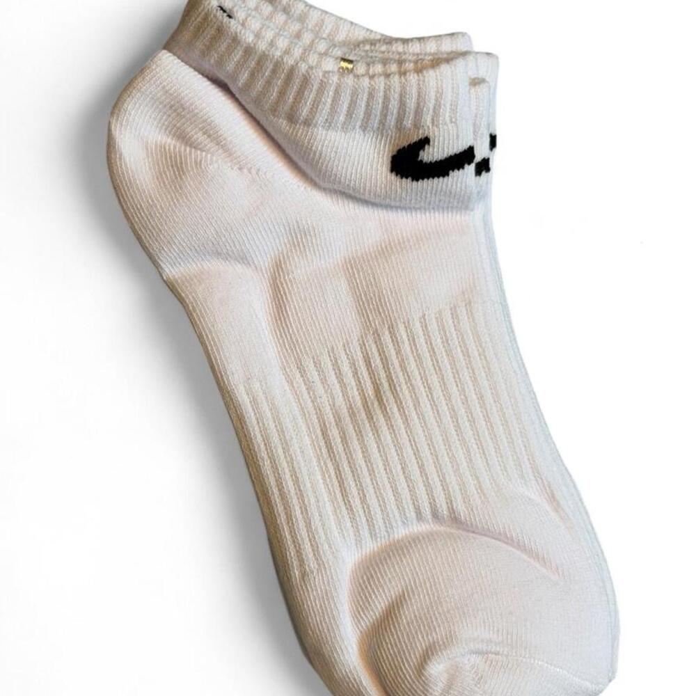 Nike 3 pack Everyday Lightweight Ankle white SocksSize large Brand new with tags